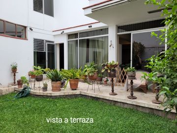 ENCANTADORA CASA EN MIRAFLORES