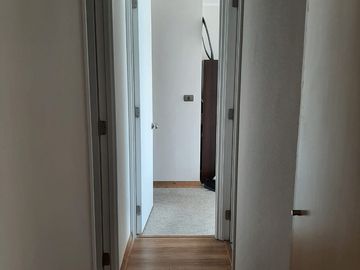 Se vende maravilloso departamento de 2 Dormitorios, 2 baños, 1 E. Y 1 bog a 3.590 UF, en Edificio Copérnico.