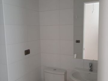 Se vende maravilloso departamento de 2 Dormitorios, 2 baños, 1 E. Y 1 bog a 3.590 UF, en Edificio Copérnico.