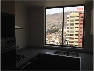 Se vende duplex en Av. Brasil de 4d+2b+d y b  de servicio, más 2 Est y 2 Bog  a 13.500 UF