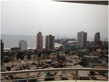 Se vende duplex en Av. Brasil de 4d+2b+d y b  de servicio, más 2 Est y 2 Bog  a 13.500 UF