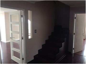 Se vende duplex en Av. Brasil de 4d+2b+d y b  de servicio, más 2 Est y 2 Bog  a 13.500 UF