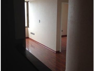 Se vende duplex en Av. Brasil de 4d+2b+d y b  de servicio, más 2 Est y 2 Bog  a 13.500 UF