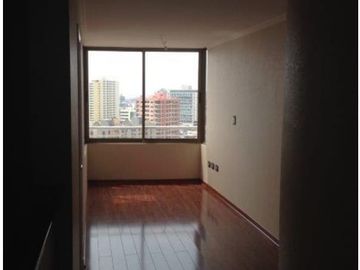 Se vende duplex en Av. Brasil de 4d+2b+d y b  de servicio, más 2 Est y 2 Bog  a 13.500 UF