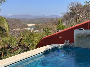 Casa con vista al mar, alberca, elevador, en venta Residencial Conejos Huatulco