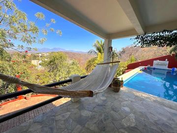 Casa con vista al mar, alberca, elevador, en venta Residencial Conejos Huatulco