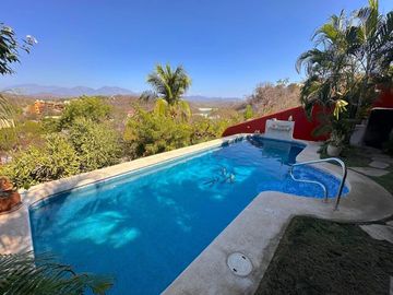 Casa con vista al mar, alberca, elevador, en venta Residencial Conejos Huatulco