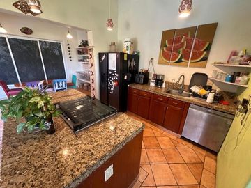 Casa con vista al mar, alberca, elevador, en venta Residencial Conejos Huatulco