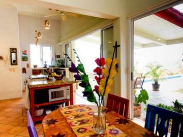 Casa con vista al mar, alberca, elevador, en venta Residencial Conejos Huatulco