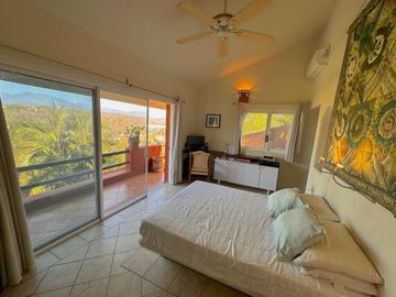 Casa con vista al mar, alberca, elevador, en venta Residencial Conejos Huatulco