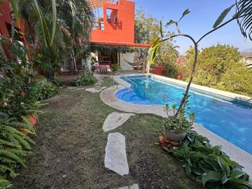 Casa con vista al mar, alberca, elevador, en venta Residencial Conejos Huatulco
