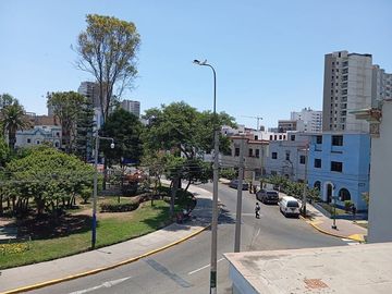 JESUS MARIA VENTA DE  CASA FRENTE A PARQUE GENERAL SANTA CRUZ