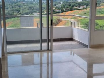 VENTA DE APARTAMENTO EN CIUDAD JARDÍN CON HERMOSA VISTA, 8 PISO.