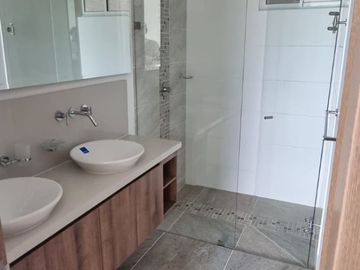 VENTA DE APARTAMENTO EN CIUDAD JARDÍN CON HERMOSA VISTA, 8 PISO.