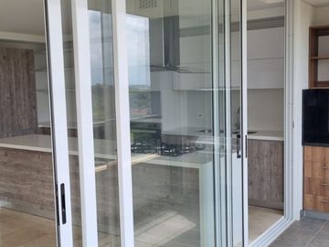 VENTA DE APARTAMENTO EN CIUDAD JARDÍN CON HERMOSA VISTA, 8 PISO.