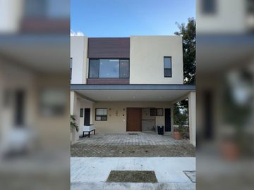 Casa con alberca privada en venta, Huayacán, Cancún