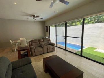Casa con alberca privada en venta, Huayacán, Cancún