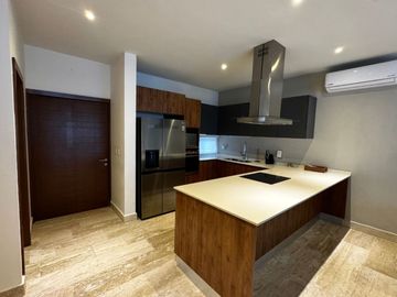 Casa con alberca privada en venta, Huayacán, Cancún