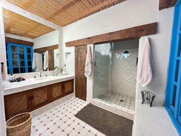 PROPIEDAD EN VENTA EN AVANDARO