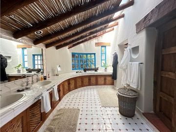 PROPIEDAD EN VENTA EN AVANDARO