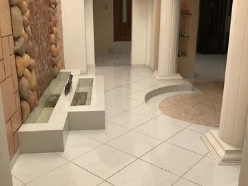 Casa Residencial en venta en el Estado de México. ( con alberca, salón de convivios, amueblada y decorada ).