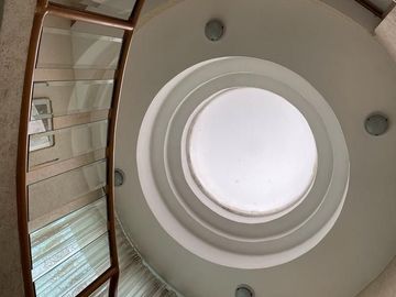 Casa Residencial en venta en el Estado de México. ( con alberca, salón de convivios, amueblada y decorada ).