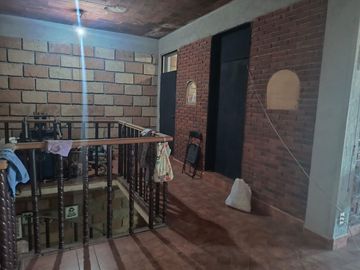 EDIFICIO EN VENTA EN TOLUCA, 1000 METROS CONSTRUCCIÓN INCLUYE 2 DEPARTAMENTOS 9 MILLONES EJIDO