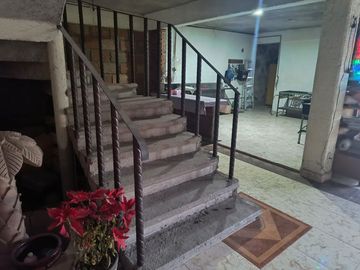 EDIFICIO EN VENTA EN TOLUCA, 1000 METROS CONSTRUCCIÓN INCLUYE 2 DEPARTAMENTOS 9 MILLONES EJIDO