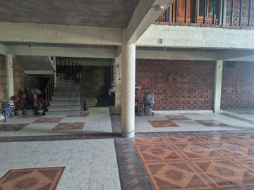 EDIFICIO EN VENTA EN TOLUCA, 1000 METROS CONSTRUCCIÓN INCLUYE 2 DEPARTAMENTOS 9 MILLONES EJIDO