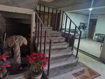 EDIFICIO EN VENTA EN TOLUCA, 1000 METROS CONSTRUCCIÓN INCLUYE 2 DEPARTAMENTOS 9 MILLONES EJIDO