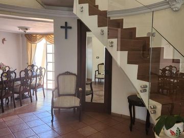 HERMOSA RESIDENCIA EN VENTA MUY AMPLIA