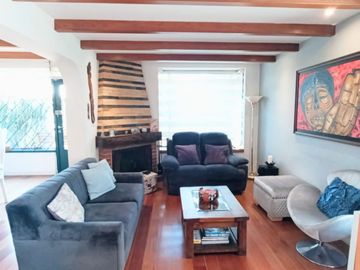 HERMOSA CASA EN VILLA MAGDALA- 100% REMODELADA