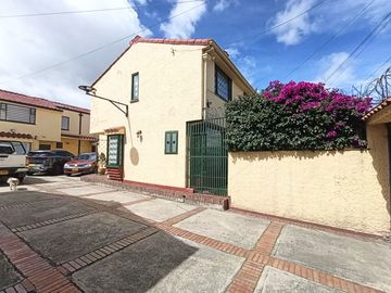 HERMOSA CASA EN VILLA MAGDALA- 100% REMODELADA