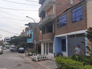 SE VENDE CASA COMO TERRENO EN ZONA URBANA DE SAN JUAN DE LURIGANCHO