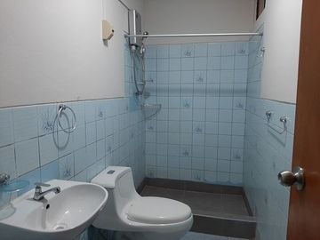SE VENDE CASA COMO TERRENO EN ZONA URBANA DE SAN JUAN DE LURIGANCHO