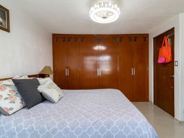 Se vende casa en excelente estado y amplia