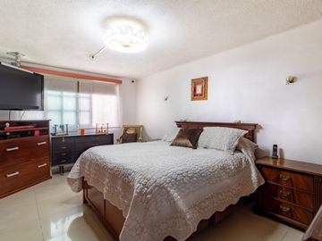 Se vende casa en excelente estado y amplia