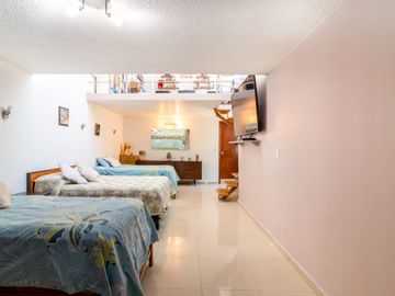 Se vende casa en excelente estado y amplia