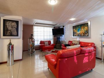 Se vende casa en excelente estado y amplia