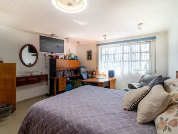 Se vende casa en excelente estado y amplia