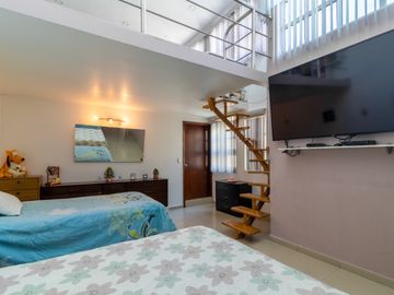 Se vende casa en excelente estado y amplia