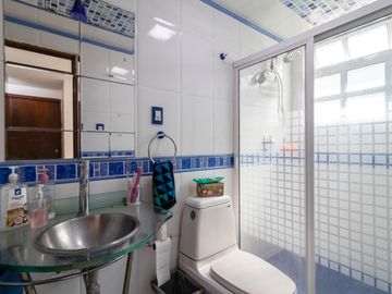 Se vende casa en excelente estado y amplia