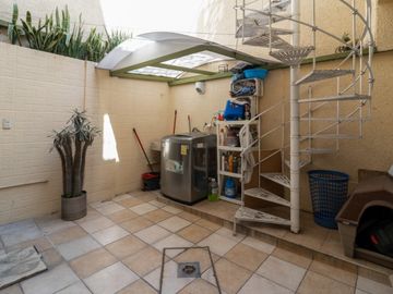 Se vende casa en excelente estado y amplia