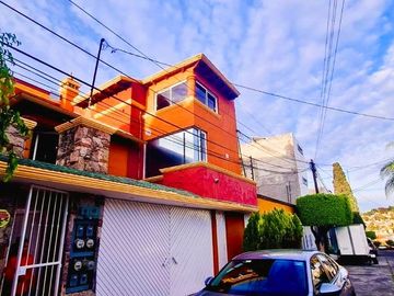 ¡¡Casa en Fuentes de Morelia en VENTA  La casa Cuenta con un Amplio Jardín & Chapoteadero!!