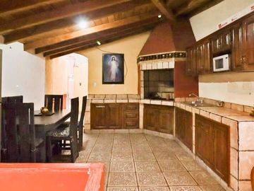 ¡¡Casa en Fuentes de Morelia en VENTA  La casa Cuenta con un Amplio Jardín & Chapoteadero!!