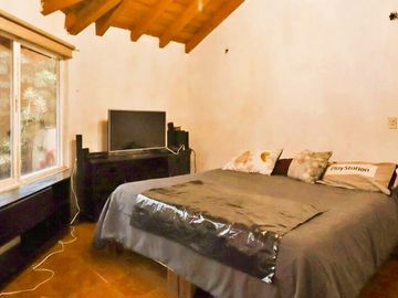 ¡¡Casa en Fuentes de Morelia en VENTA        La casa Cuenta con un Amplio Jardín & Chapoteadero!!   La casa está ubicada en la col. Fuentes de Morelia
