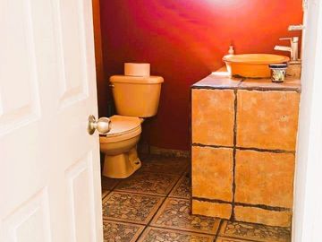 ¡¡Casa en Fuentes de Morelia en VENTA        La casa Cuenta con un Amplio Jardín & Chapoteadero!!   La casa está ubicada en la col. Fuentes de Morelia