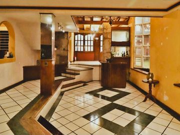 ¡¡Casa en Fuentes de Morelia en VENTA        La casa Cuenta con un Amplio Jardín & Chapoteadero!!   La casa está ubicada en la col. Fuentes de Morelia