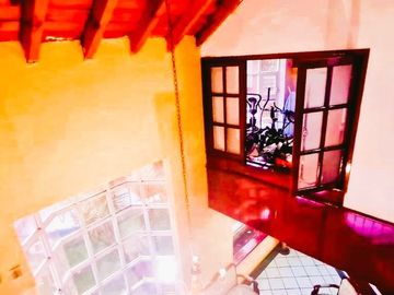 ¡¡Casa en Fuentes de Morelia en VENTA        La casa Cuenta con un Amplio Jardín & Chapoteadero!!   La casa está ubicada en la col. Fuentes de Morelia
