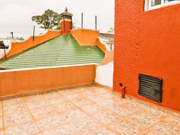 ¡¡Casa en Fuentes de Morelia en VENTA        La casa Cuenta con un Amplio Jardín & Chapoteadero!!   La casa está ubicada en la col. Fuentes de Morelia